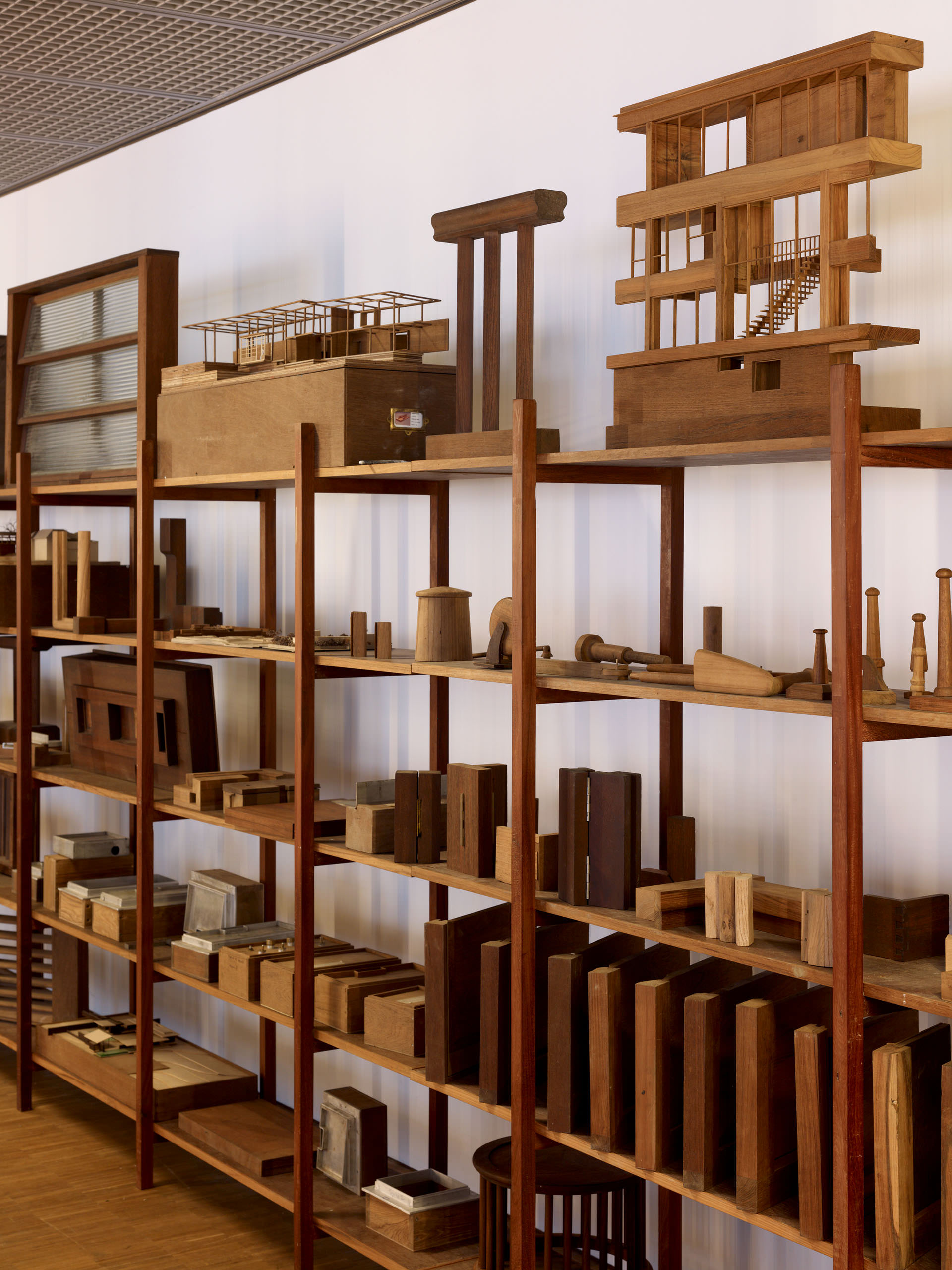 E11328 AP45 028224 j2560